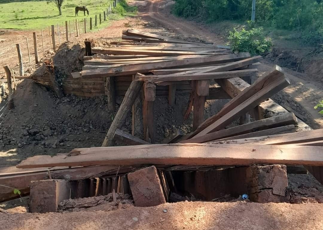 La estructura cayó abajo por el paso de una excavadora. Foto: Gentileza.