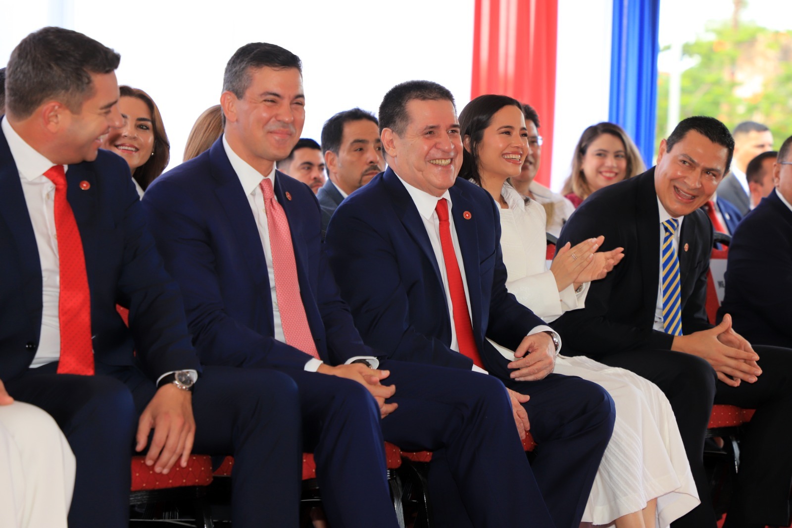 Pedro Allianan, Santiago Peña, Horacio Cartes, Chiara Capdevila y Carlos Echeverría. Foto: Gentileza.