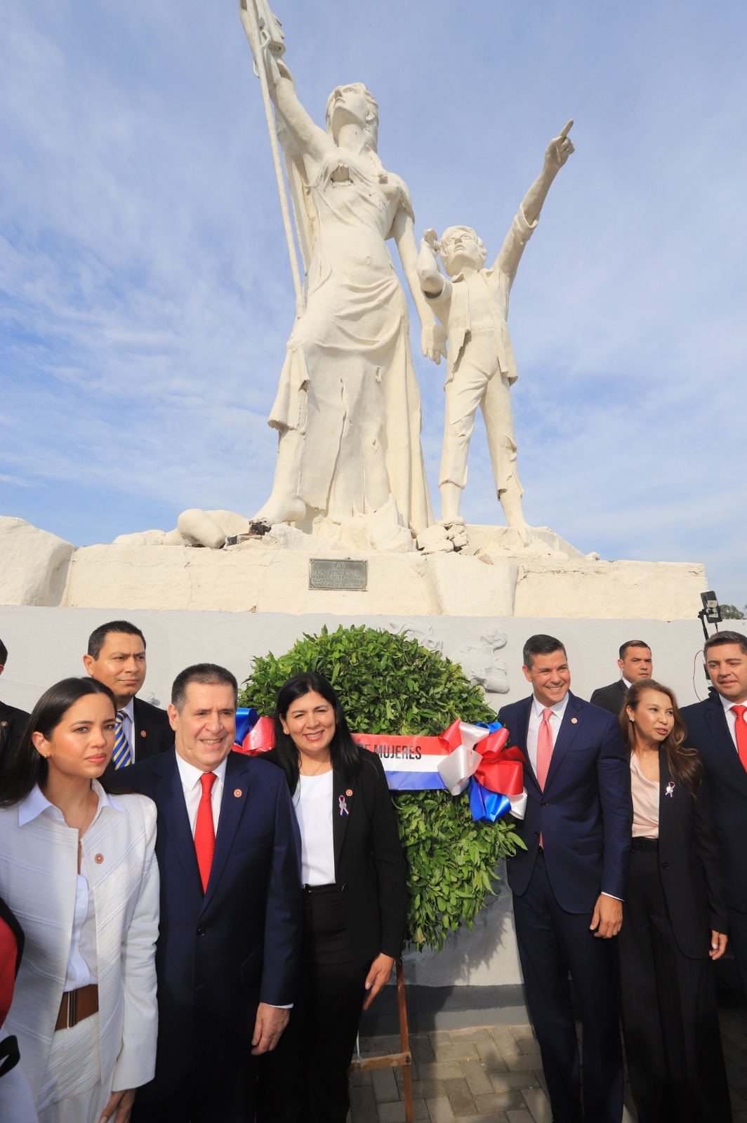 Homenaje por Día de la Mujer Paraguaya en la plaza Las Residentas de Luque. Foto: Gentileza.