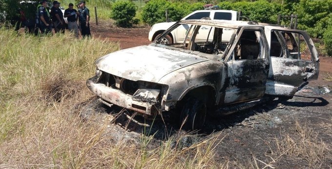 Vehículo hallado fue utilizado para perpetrar el robo. Foto: Radio Cáritas.