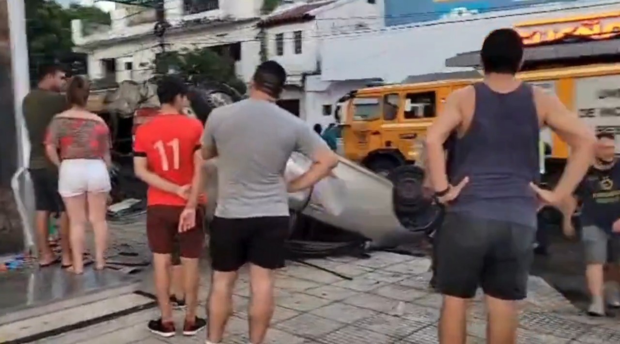 De esta manera quedó el vehículo tras el impacto. Foto: Captura.