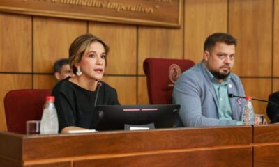 La ministra Lea Giménez, junto con el presidente de la Comisión Permanente del Congreso, senador Colym Soroka. Foto: Agencia IP.