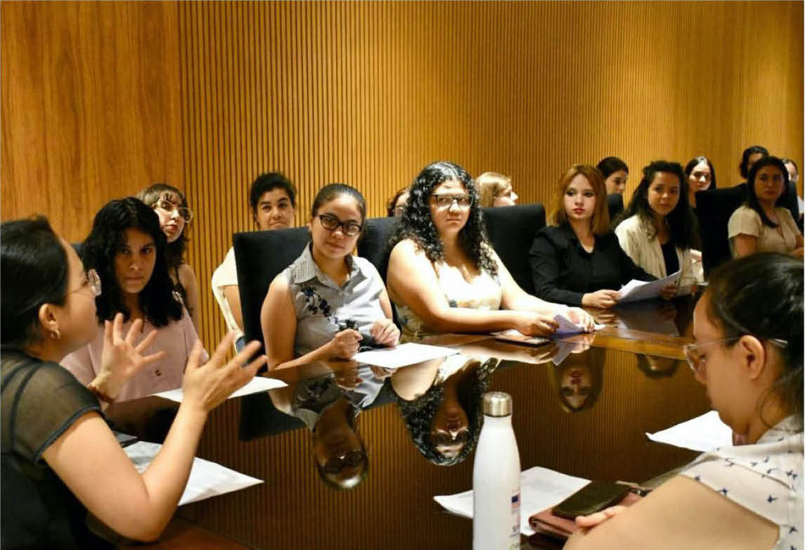 Lectura de poemas en la Embajada de Corea. Cortesía