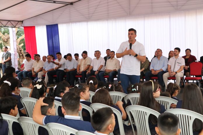 Presidente Santiago Peña durante el acto de inicio de año escolar. Foto: MEC.