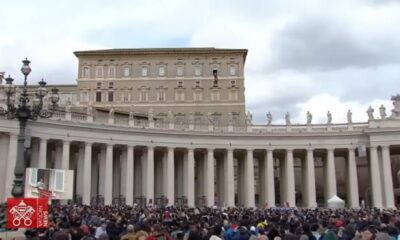 El Papa dando su reflexión desde La Plaza Mayor. Foto: Vaticano News YouTube.