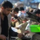 Población de Gaza recibe alimentos. Foto: DW.