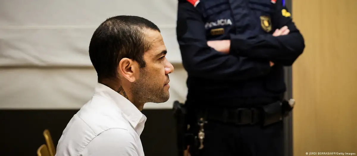 El futbolista brasileño Dani Alves, en una audiencia del juicio en su contra en Barcelona. Foto: DW. 