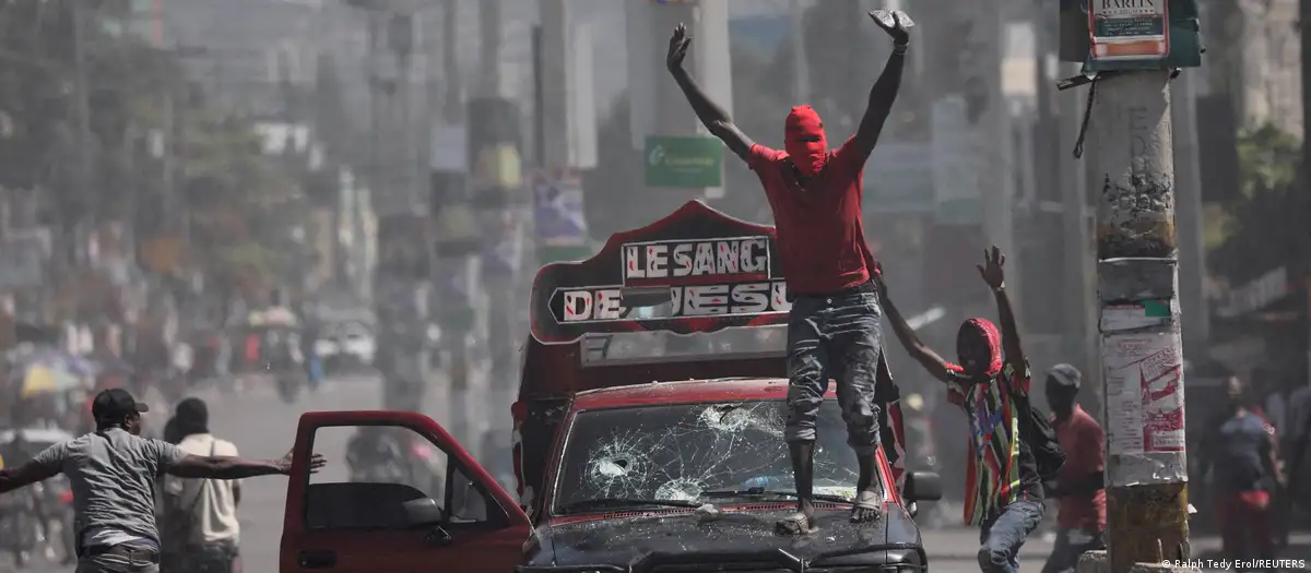 Haití registra una violencia sin precedentes en los últimos cuatro dias por el aumento del número de enfrentamientos entre la Policía y las pandillas armadas. Foto: DW.