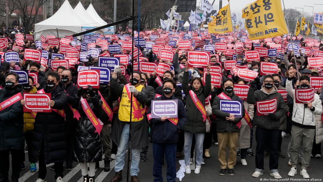 Manifestación de médicos en Seúl, Corea del Sur. Foto: DW.