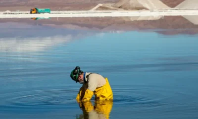 Producción de litio e una planta en el desierto de Atacama. Foto: DW.