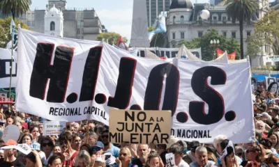 Miles de argentinos acudieron a la convocatoria de las Madres de la Plaza de Mayo para conmemorar el Día de la Memoria por el golpe de Estado de 1976. Foto: Igor Wagner/ZumaWire/IMAG