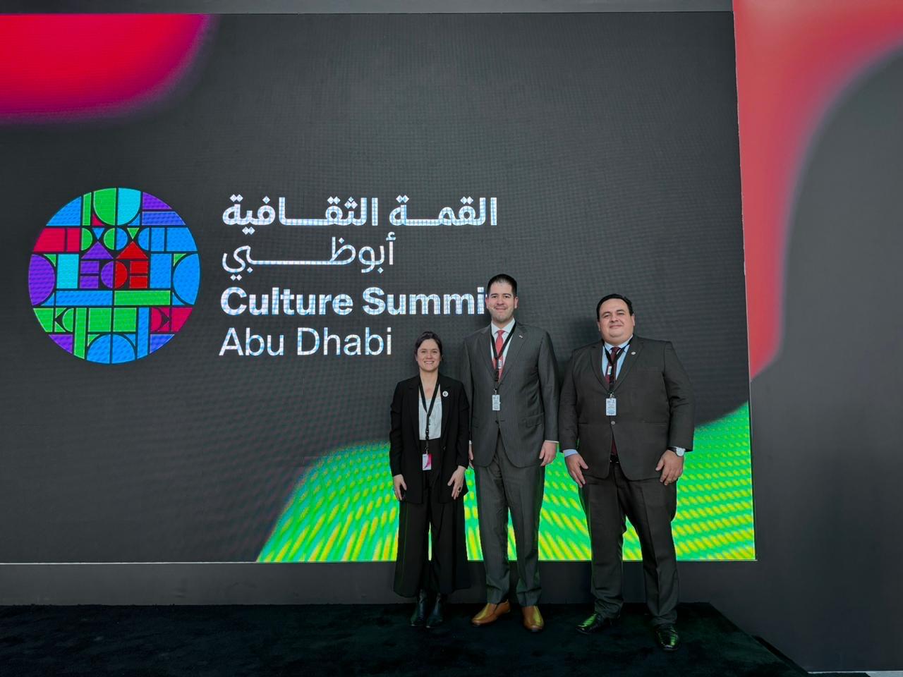 Adriana Ortiz, José Agüero (embajador de Paraguay en los Emiratos Árabes Unidos) y Humberto López La Bella. Cortesía