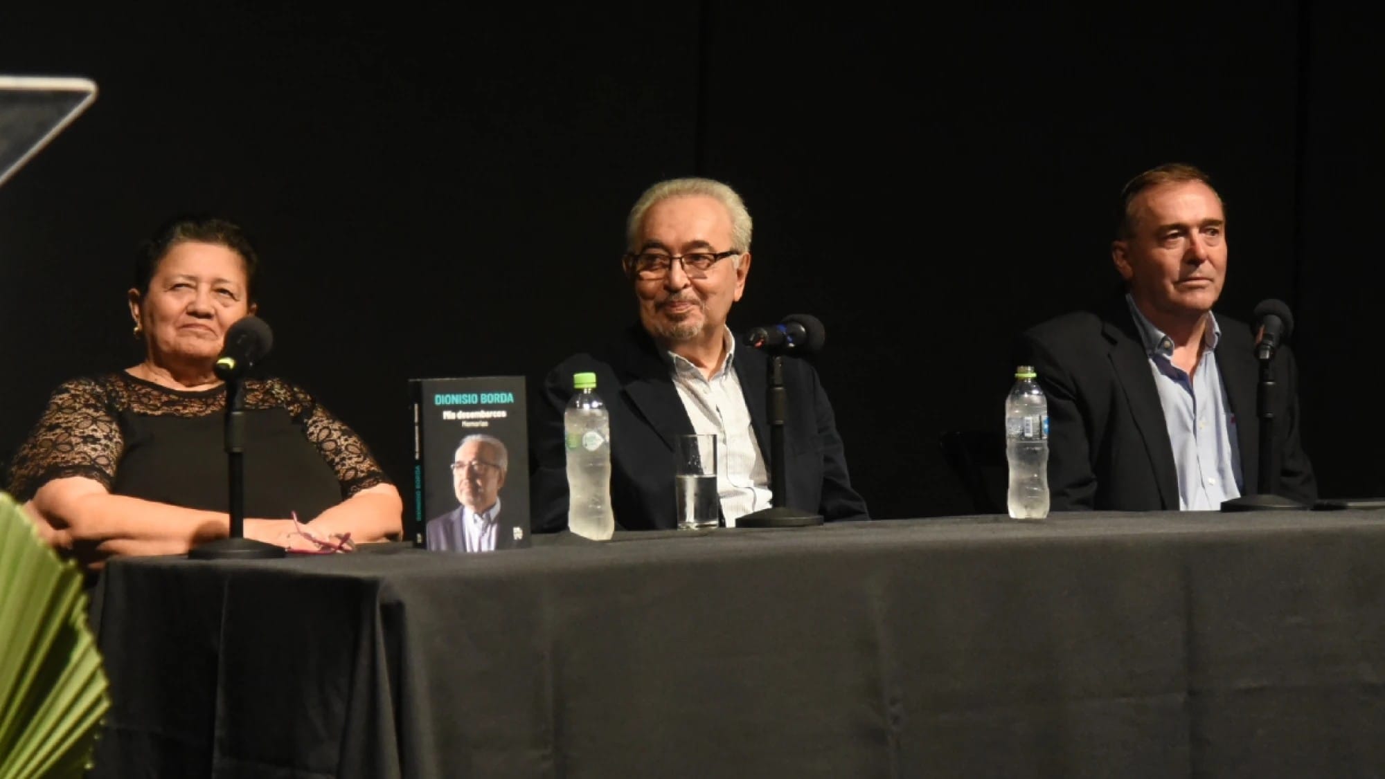 Vidalia Sánchez; el autor, Dionisio Borda, y quien presentó la obra, Alfredo Boccia. Foto: Cortesía