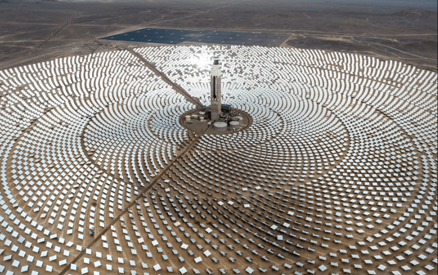 La planta de energía solar concentrada de Cerro Dominador, en el desierto de Atacama (Chile). Foto: El País.