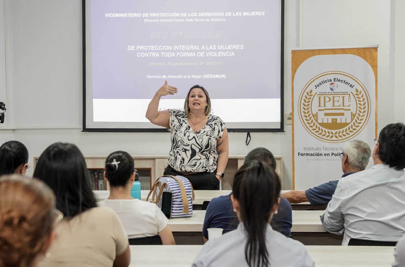 La charla impartida fue realizada por el Ministerio de la Mujer. Foto: Gentileza