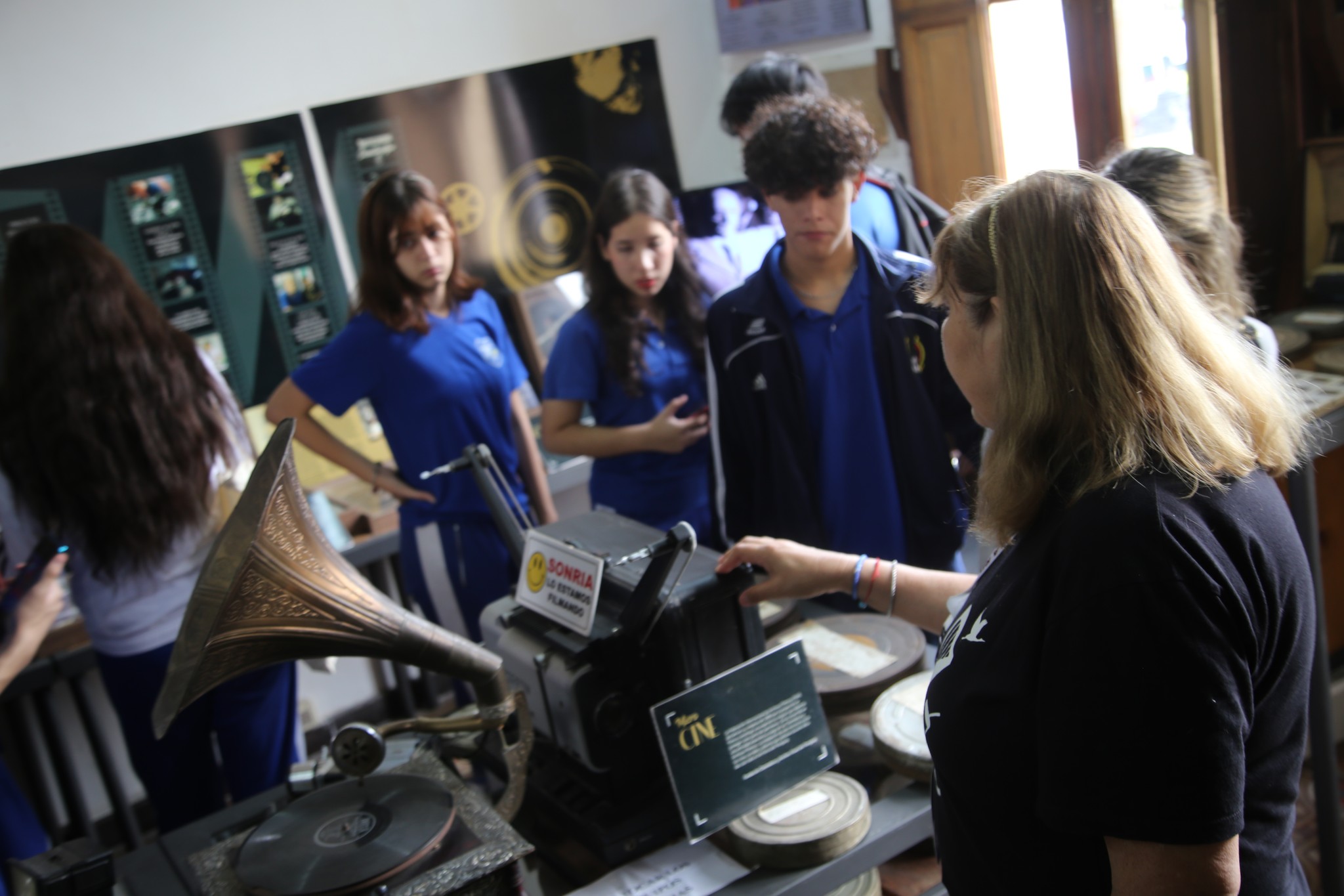 Estudiantes en la Manzana de la Rivera. Cortesía