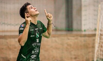 Rubén Aliende, autor de cuatro goles en el triunfo de Paranaense sobre Hernandarias. Foto: Federación Paranaense de Fútbol de Salón.