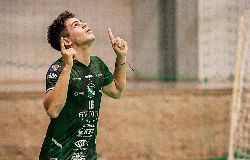 Rubén Aliende, autor de cuatro goles en el triunfo de Paranaense sobre Hernandarias. Foto: Federación Paranaense de Fútbol de Salón.