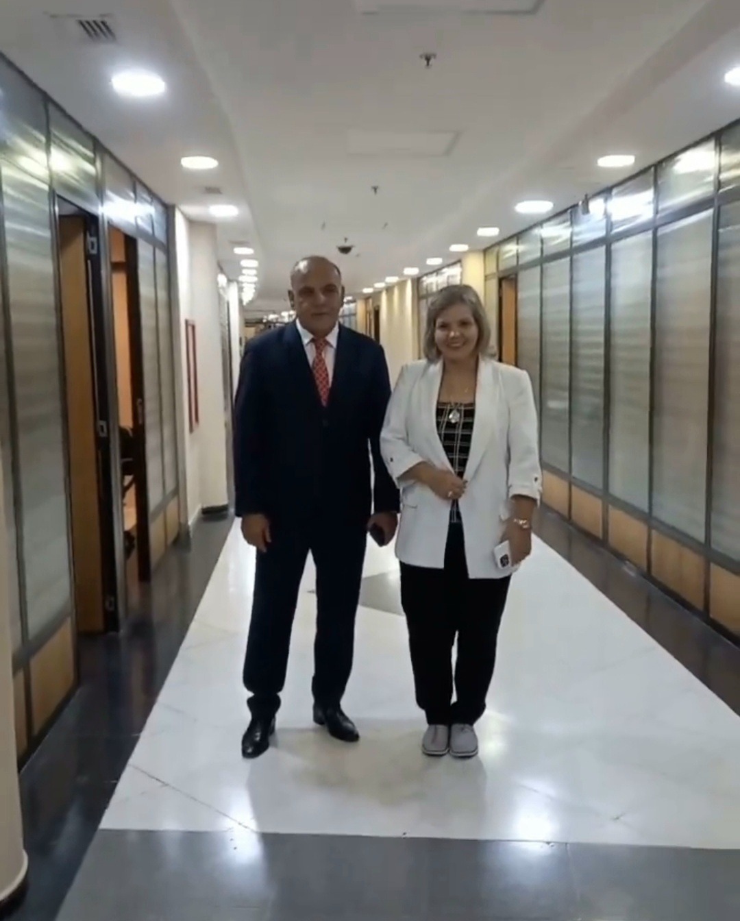 Los senadores colorados Basilio Núñez y Lilian Samaniego se reunieron ayer jueves. Foto: Francisca Pereira.