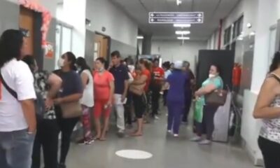 Largas filas en el Hospital San Pablo. Foto: Captura GEN TV.