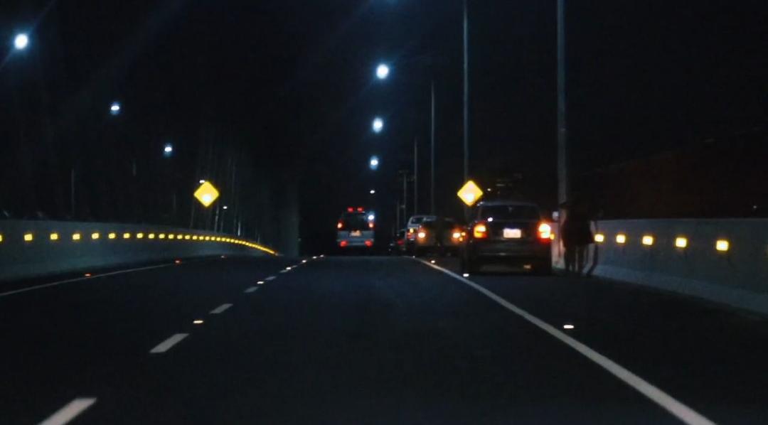 Estacionan sobre la banquina en el Puente Héroes del Chaco. Foto: Obras Paraguayas.