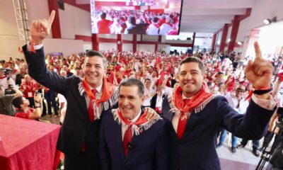 Santiago Peña haciendo uso de palabra durante la convención colorada 2024.