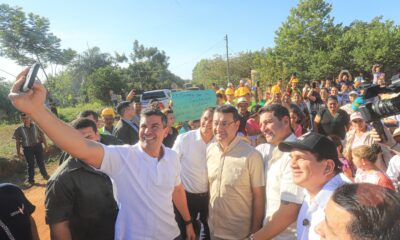 Selfie de Peña con su vice y otras autoridades. Foto: Gentileza.