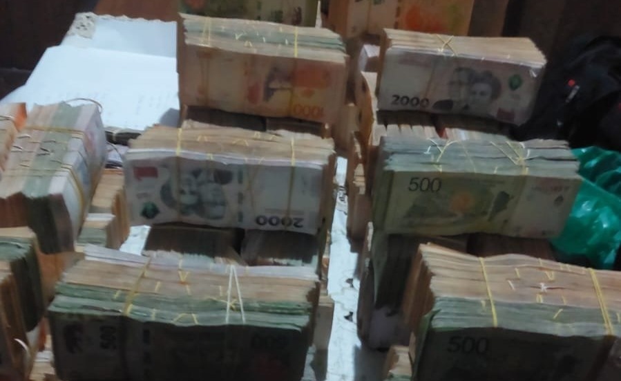 Los fajos de billetes fueron incautados. Foto: Policía Nacional.