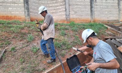 Funcionarios de la ANDE trabajan para reparar las zonas dañadas. Foto: ANDE.