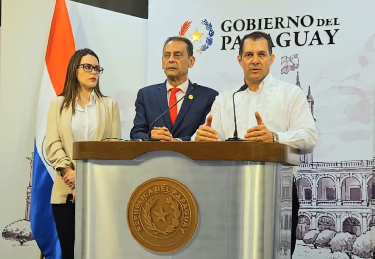 Conferencia de prensa en Mburuvicha Roga. Foto: Gentileza.