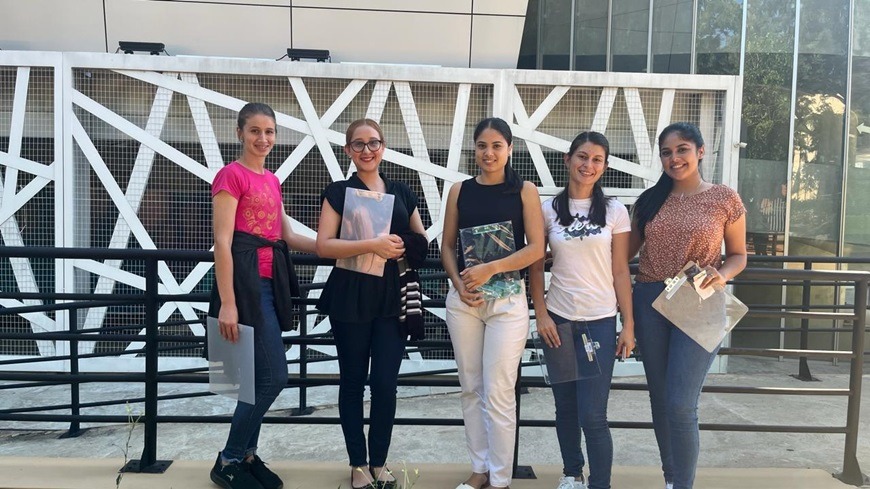 Mujeres médicas tras examen del Conarem. Foto: MSP BS.