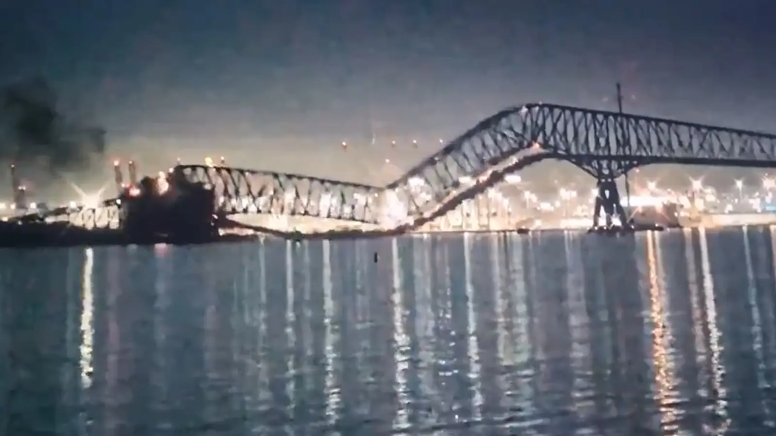 Un barco chocó contra el mayor puente de Baltimore. Foto:Captura.