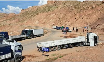 Camioneros varados en Argentina. Foto: Captura.