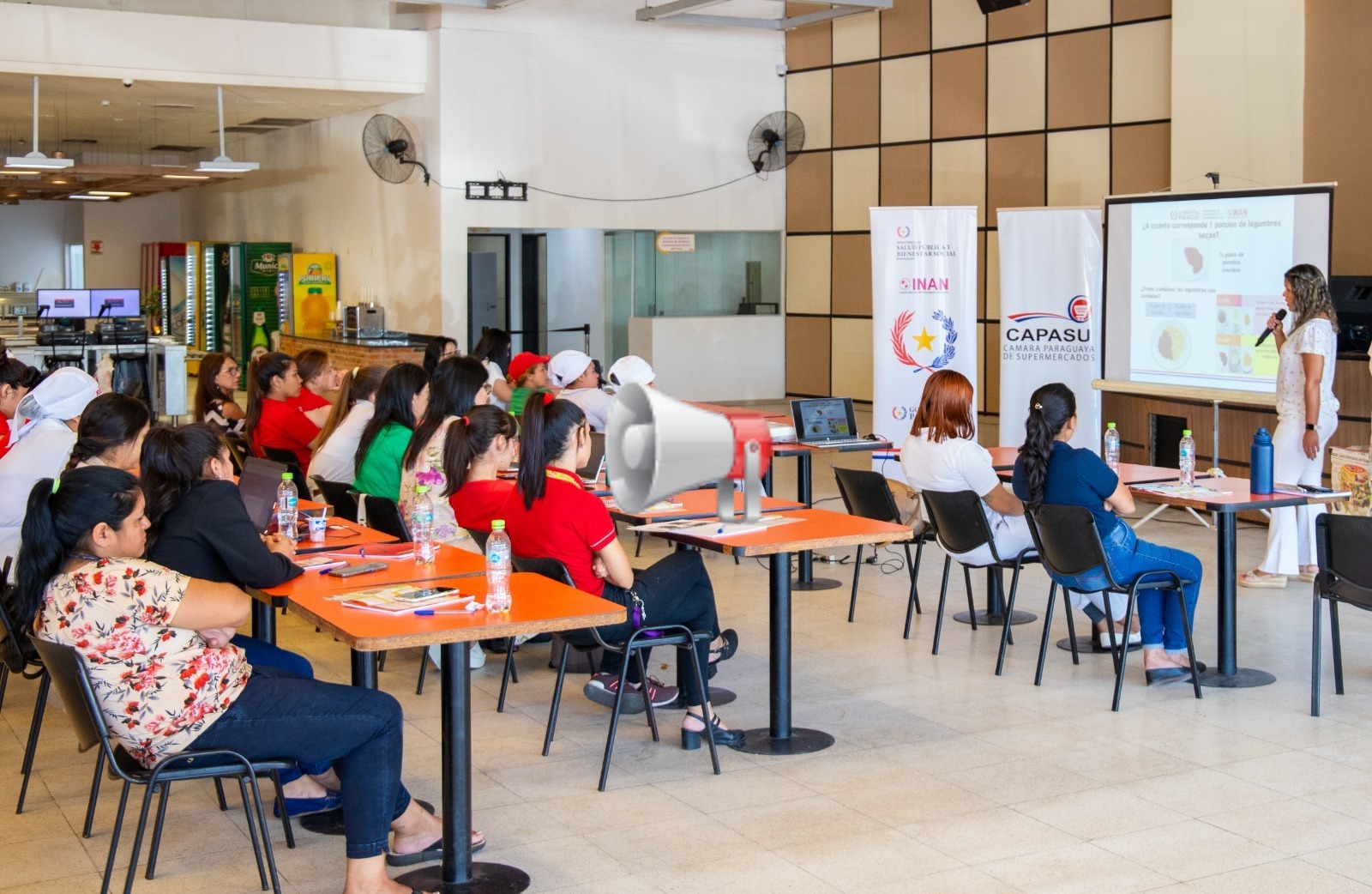 Charla de CAPASU en el Día Internacional de la Mujer. Foto: Gentileza.