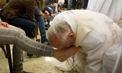 El Papa lava los pies a los reclusos de la cárcel de menores de Casal del Marmo. Foto de archivo 2013. Vaticanews
