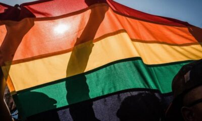 Bandera de la comunidad LGTB+. Foto: BBC.