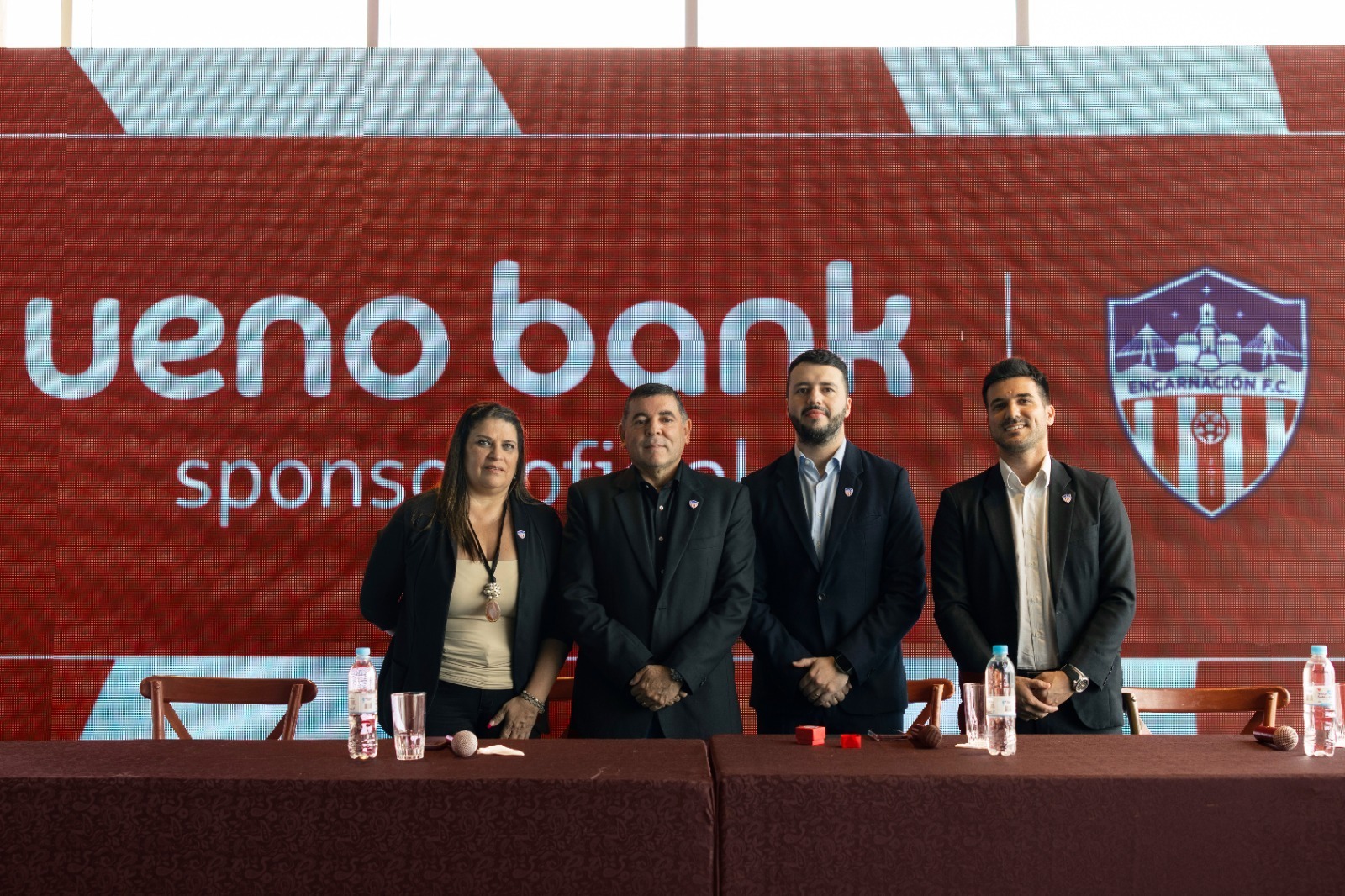 Acuerdo estratégico entre UENO BANK y Encarnación FC. Foto: Gentileza.