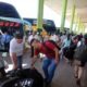 Cientos de pasajeros esperan viajar en la Estacuón de Buses de Asunción. Foto: Captura NPY.