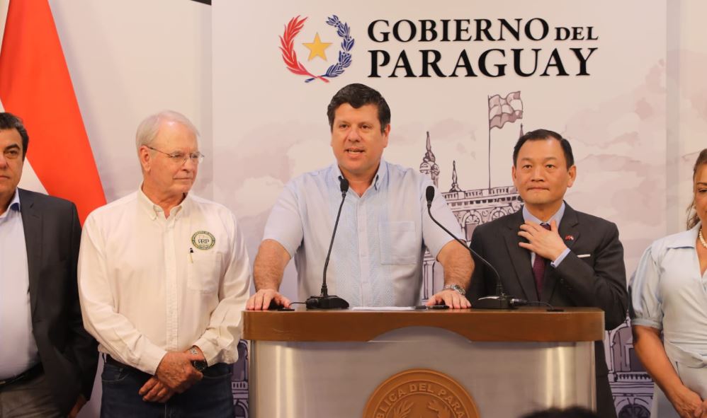 El titular del MIC, Javier Giménez, anunció de forma oficial la reducción de la tasa arancelaria para envíos de carne de cerdo al mercado asiático. Foto: Gentileza.