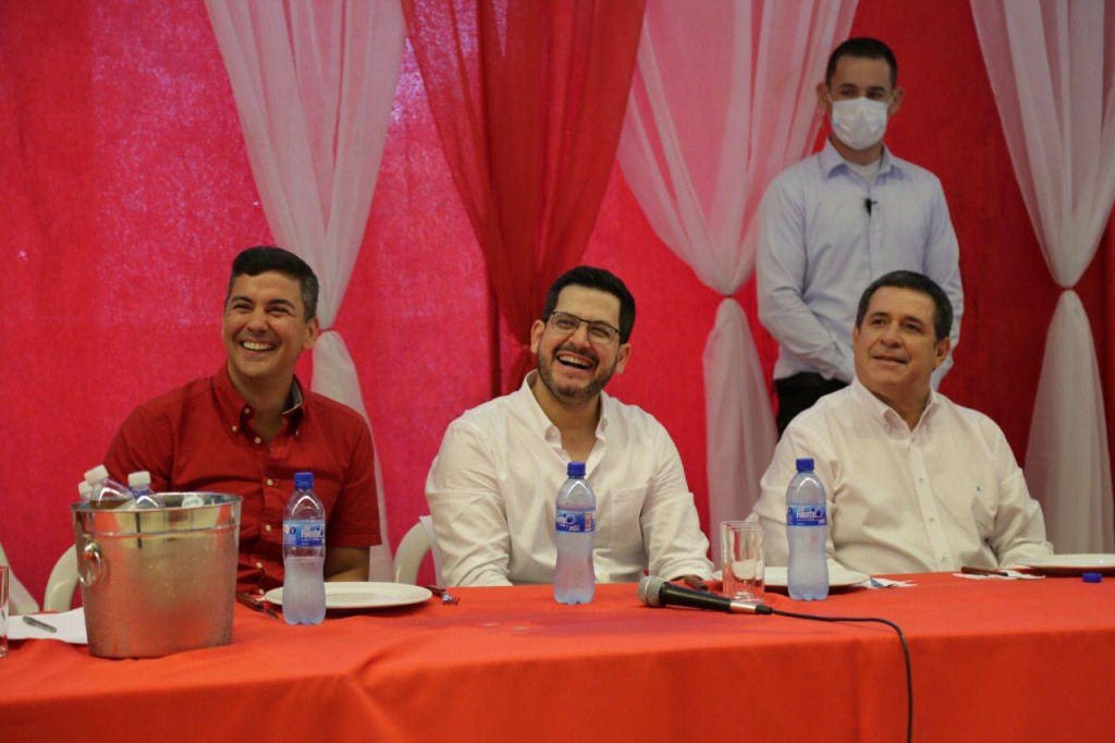 Santiago Peña. Raúl Latorre y Horacio Cartes. Foto: Gentileza.