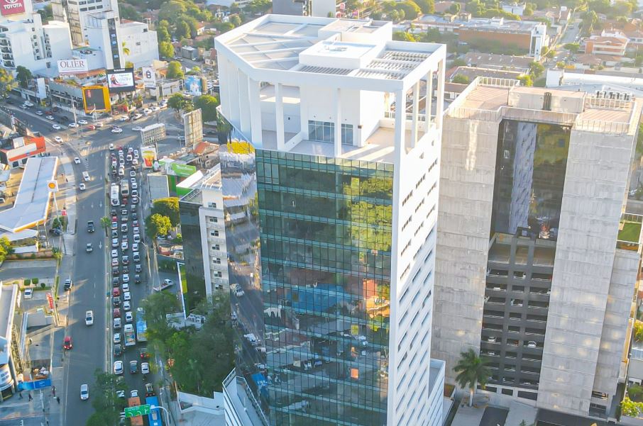 Edificio corporativo The Top se habilitó recientemente en Asunción. Foto: Gentileza.