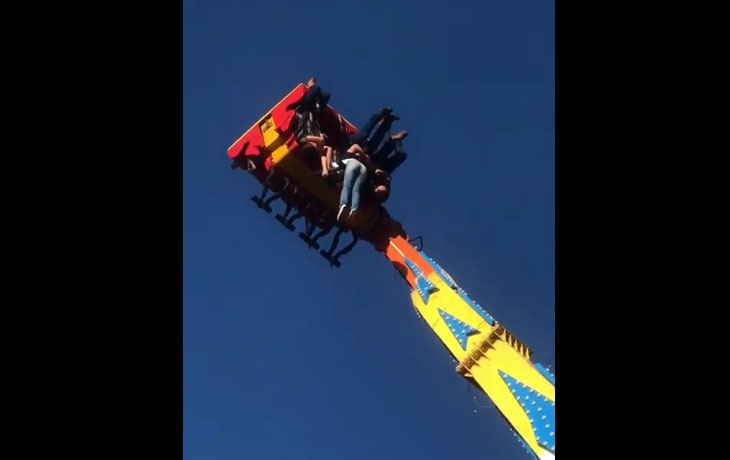 En aquella ocasión, una joven quedó colgada del Kamikaze. Foto: Captura.