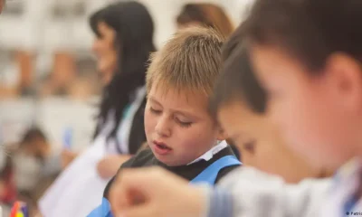 Niños en escuela. Foto referencial. DW.