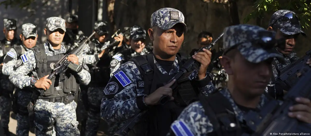 Militares de El Salvador. Foto: DW.