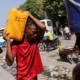 La violencia generada por las bandas criminales en Haití ha derivado en una crisis social y humanitaria en el país. Foto: DW. Archivo.