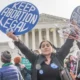 "Mantengan la legalidad del aborto" dice pancarta de manifestantes frente a la Corte Suprema en Washington, Estados Unidos. Foto: DW,