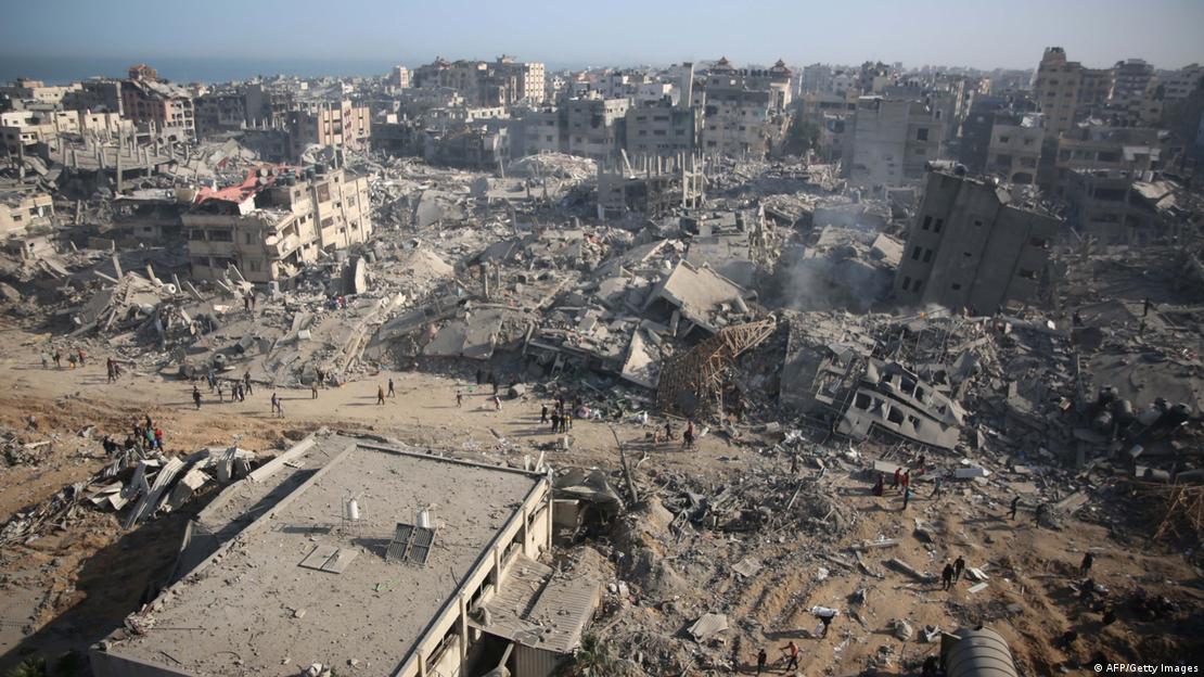 Destrucción en el área que rodea el hospital Al Shifa. Foto: DW.