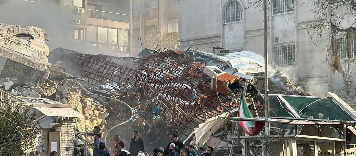 El edificio anexo de la embajada resultó totalmente destuido. Foto: DW.