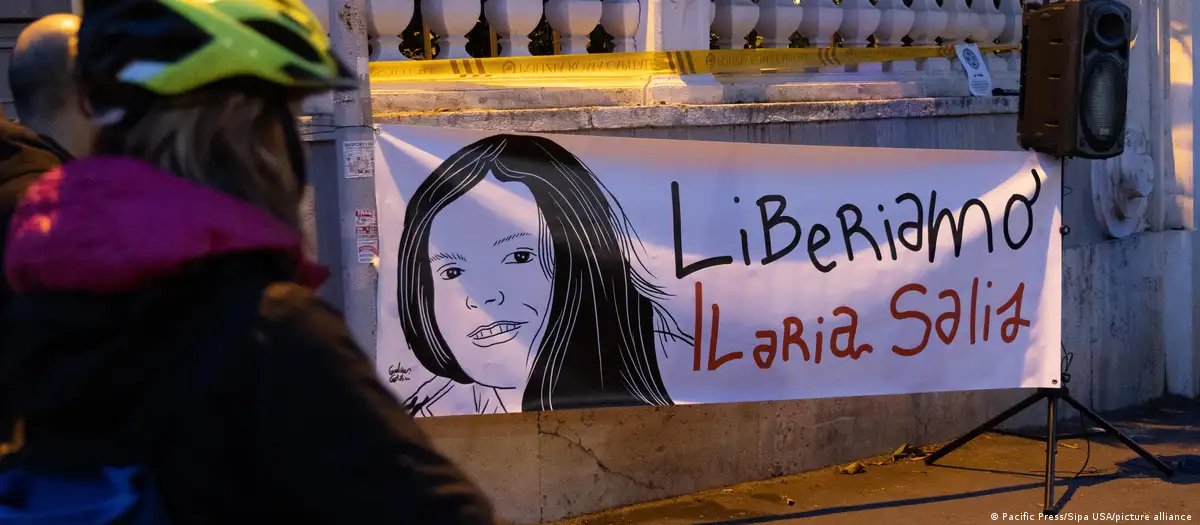 Manifestación por la liberación de Ilaria Salis frente a la Embajada de Hungría en Roma. Foto: DW