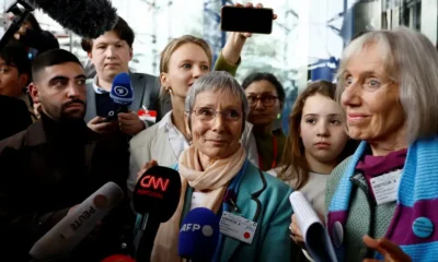 Las integrantes de la asociación Klimaseniorinnen que lanzó la demanda, contentas tras conocer el veredicto del tribunal. Foto: DW.